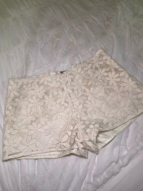 Mono B Cream Floral Lace High-Waist Micro Shorts